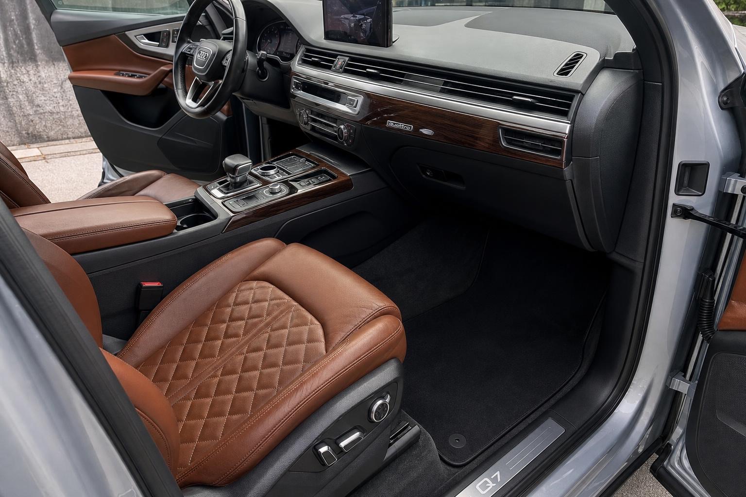 Audi Q7 — leather interior