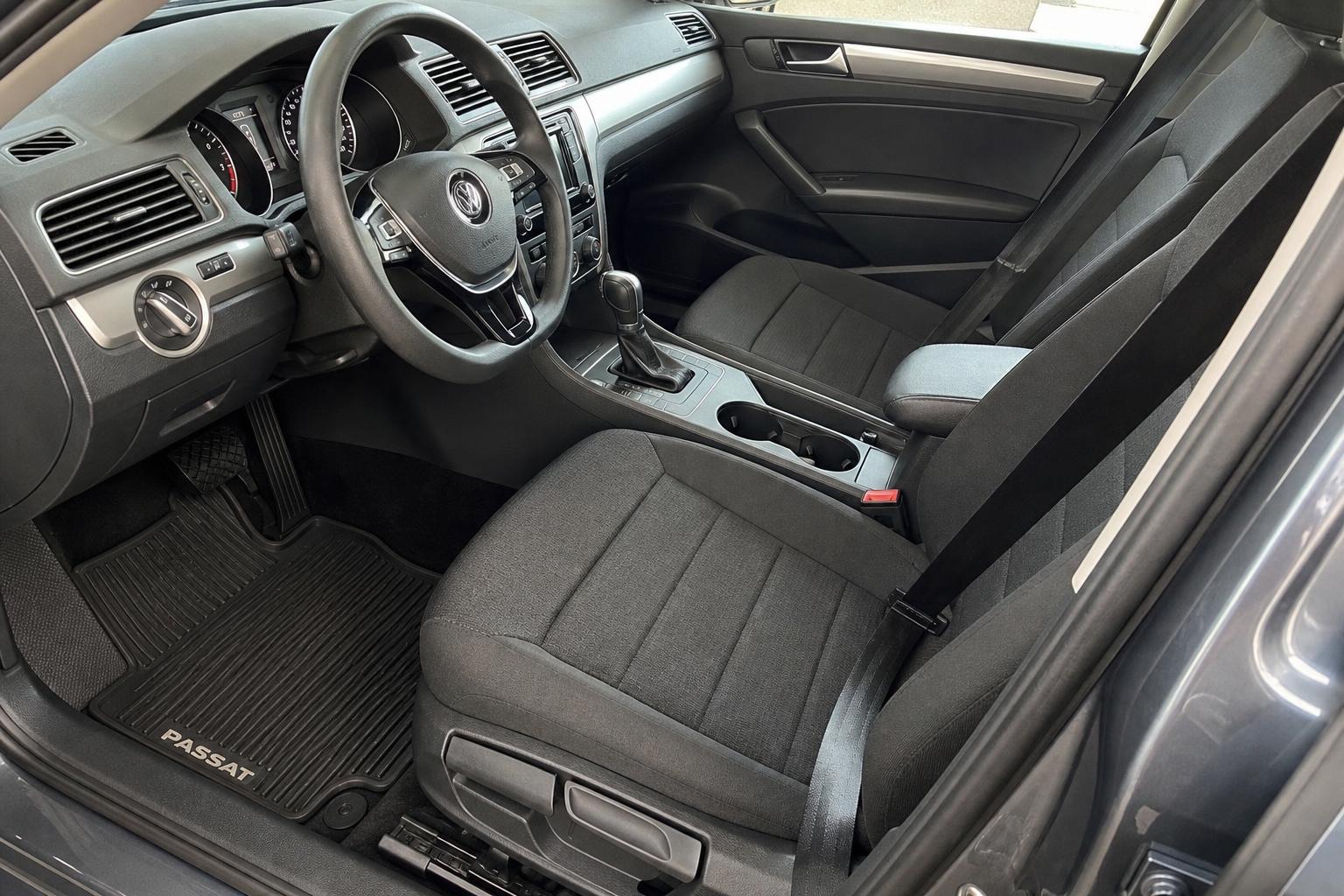 Vyčištěný interiér Volkswagenu Passat