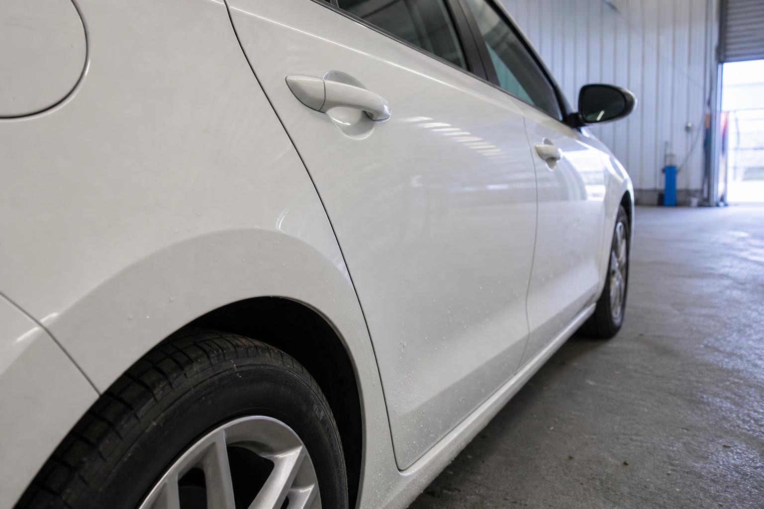 Hyundai i30 — door and wing