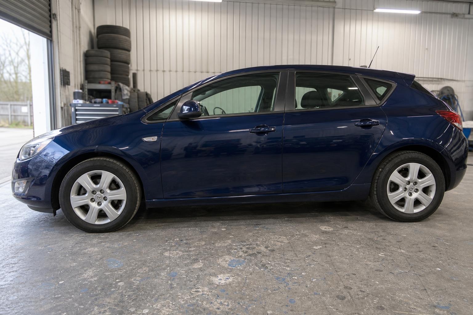 Opel Astra — the whole side of the car