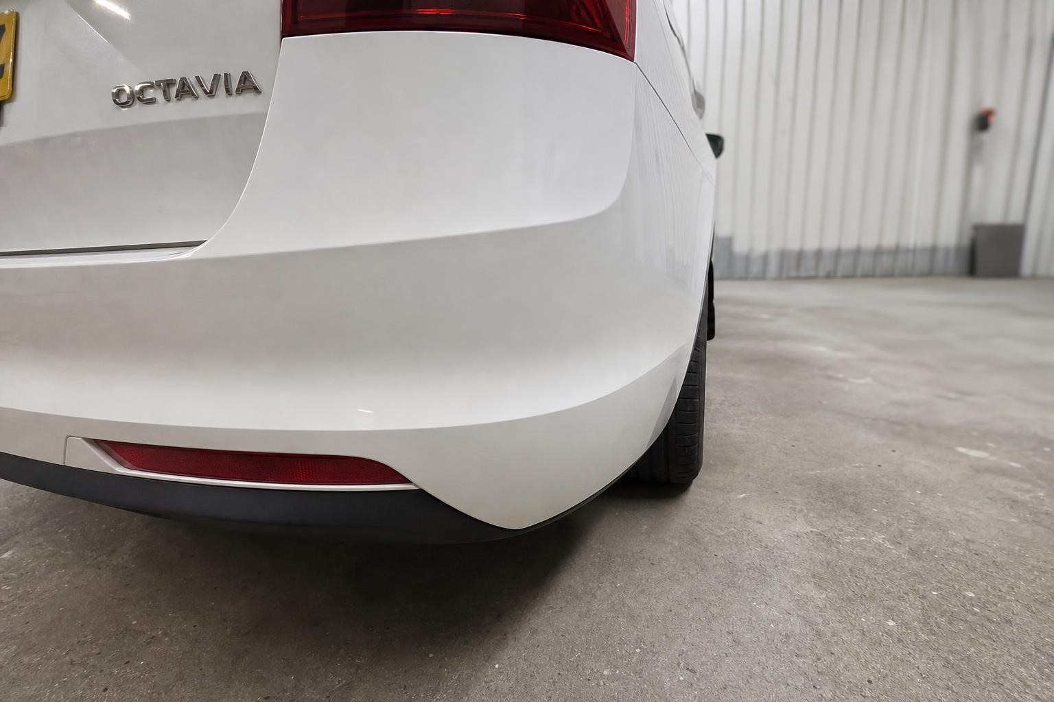 Škoda Octavia — scuffed bumper