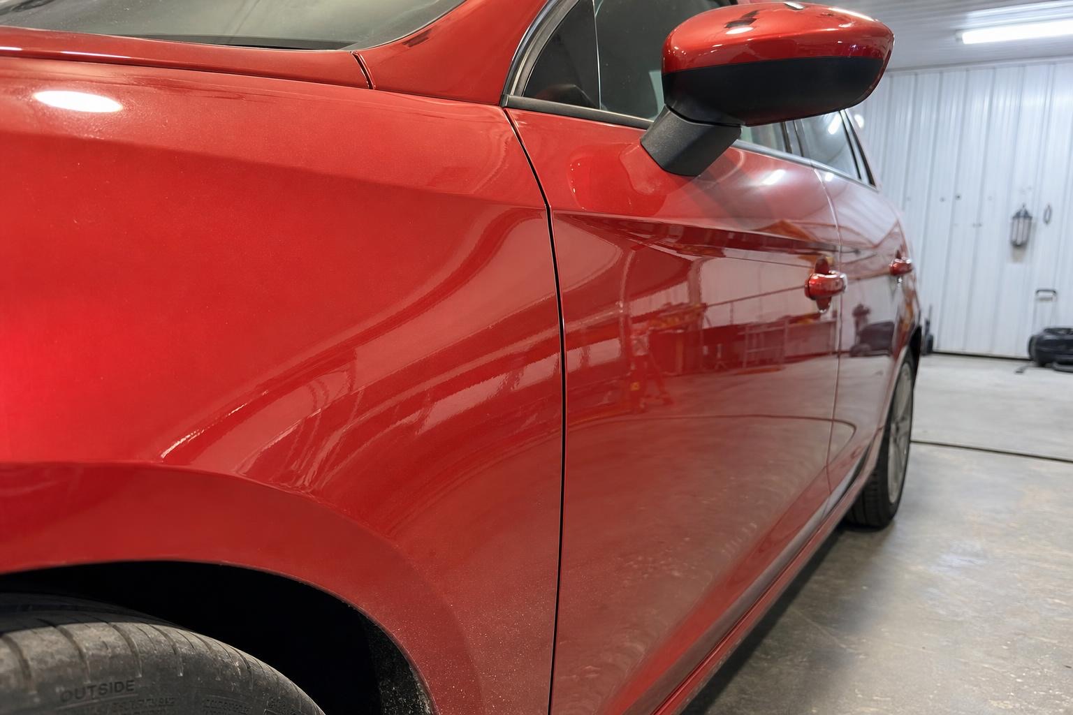 SEAT Leon — wing and door