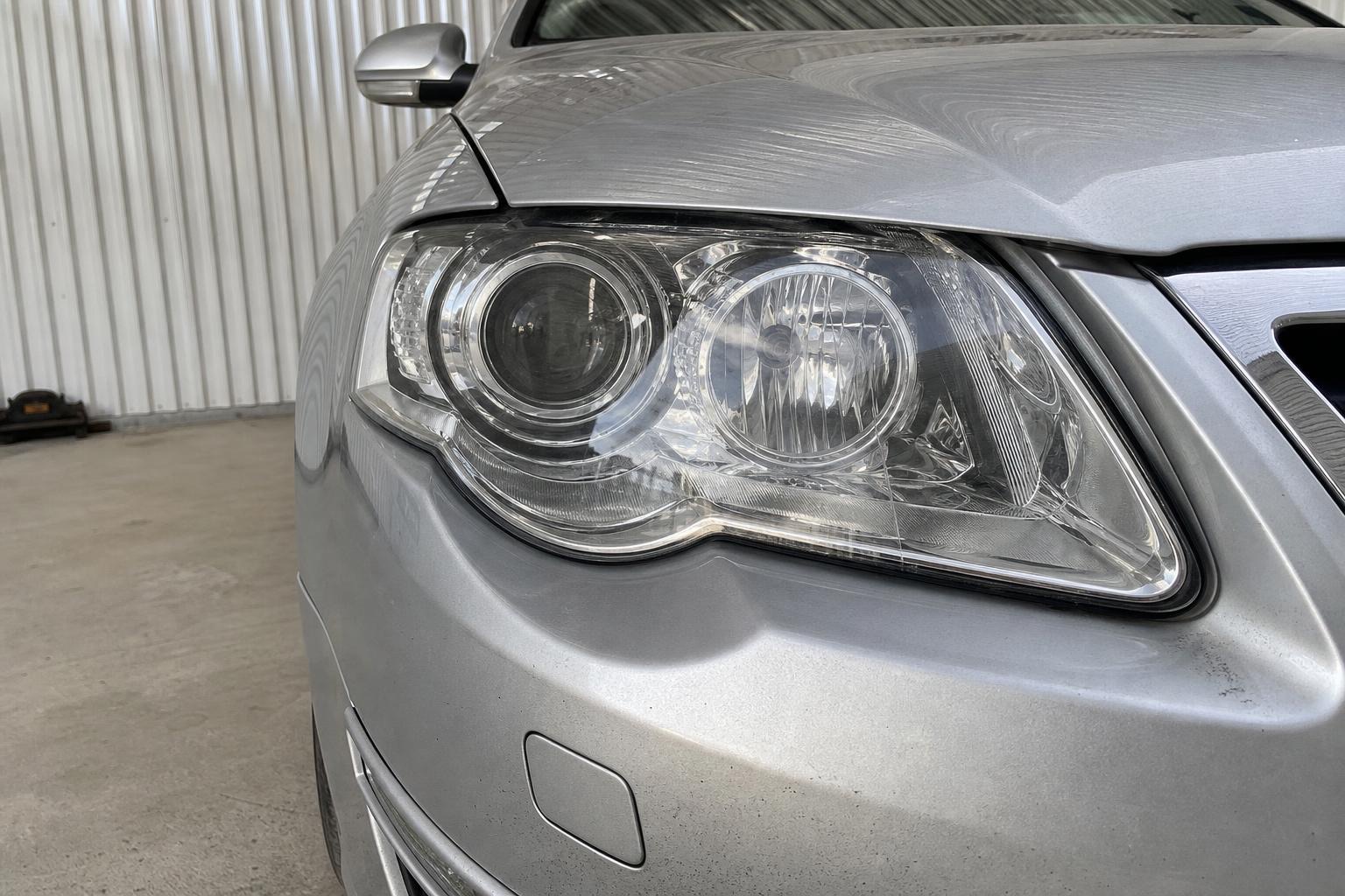 Volkswagen Passat — clear headlight