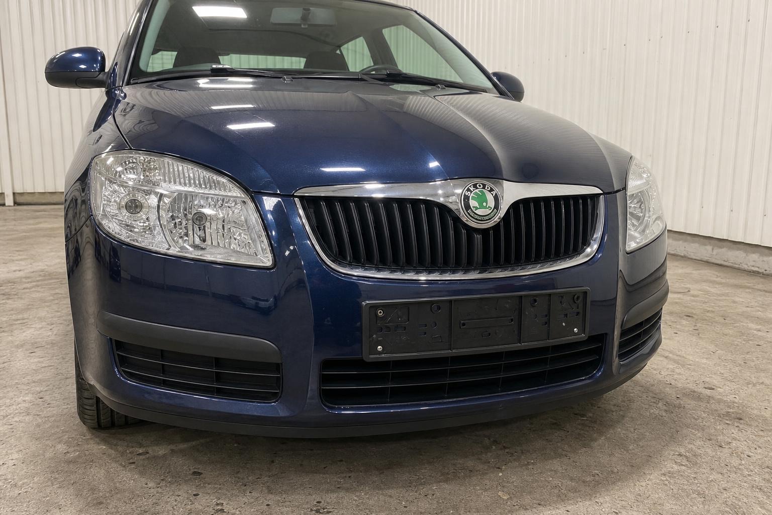Škoda Fabia — both headlights