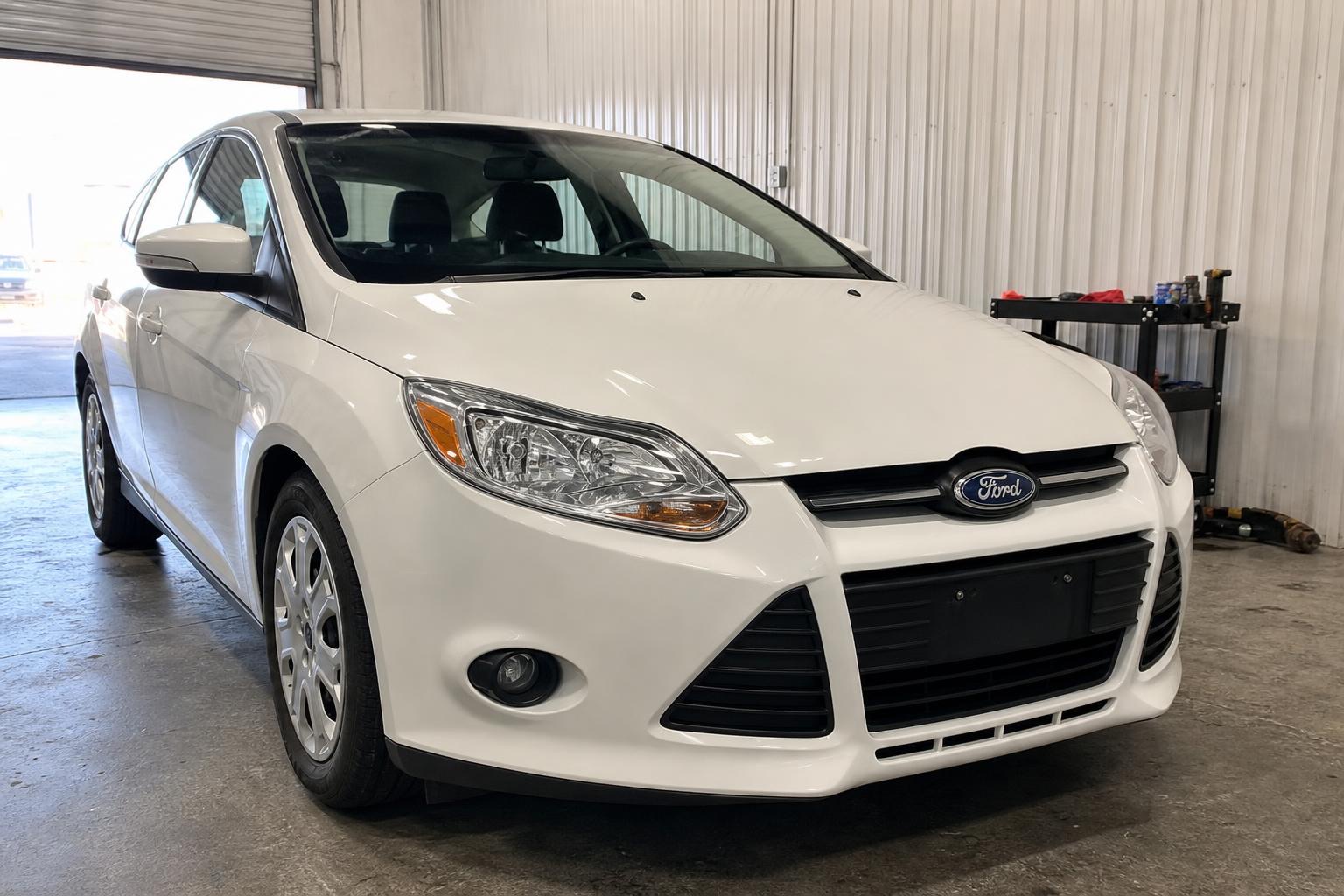 Ford Focus — front headlights