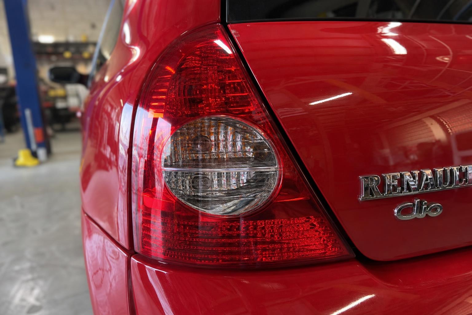 Renault Clio — rear lights